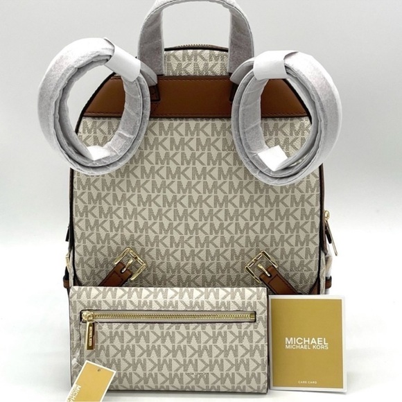 Michael Kors Jaycee Medium Zip Packet Backpack & LG Trifold
Wallet Vanilla - Picture 4 of 12